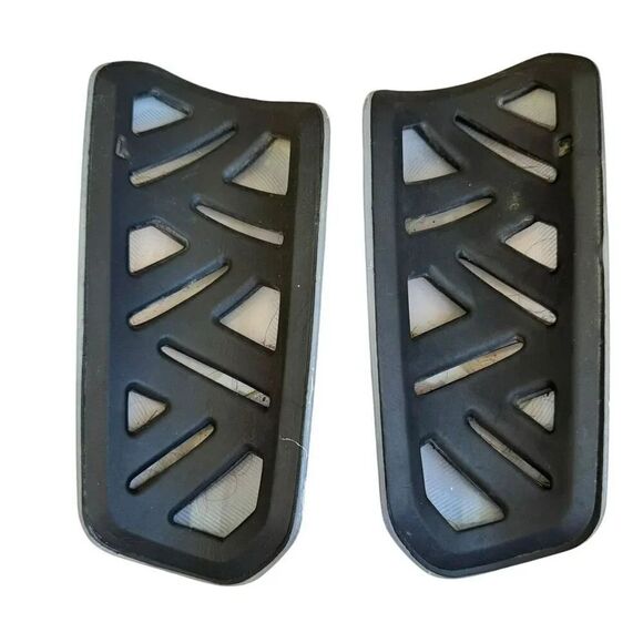 PUMA SHIN PADS COMPETITION ULTRALIGHT BLACK/WHITE SZ M (8-10) - Picture 2 of 4